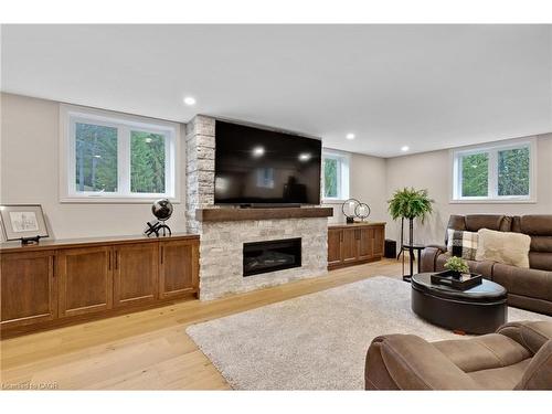 226 Hume Road, Puslinch, ON - Indoor Photo Showing Living Room With Fireplace