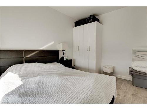 1803-181 King Street S, Waterloo, ON - Indoor Photo Showing Bedroom