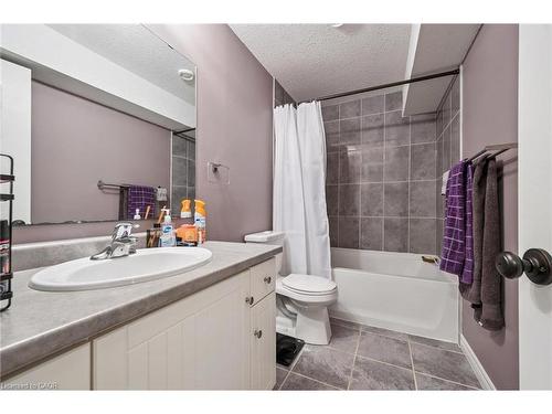82 Couling Crescent, Guelph, ON - Indoor Photo Showing Bathroom