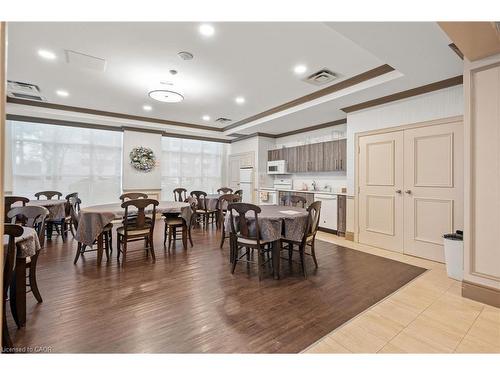703-442 Maple Avenue S, Burlington, ON - Indoor Photo Showing Dining Room