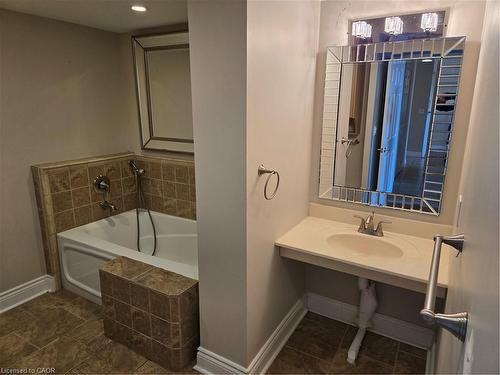 703-442 Maple Avenue S, Burlington, ON - Indoor Photo Showing Bathroom