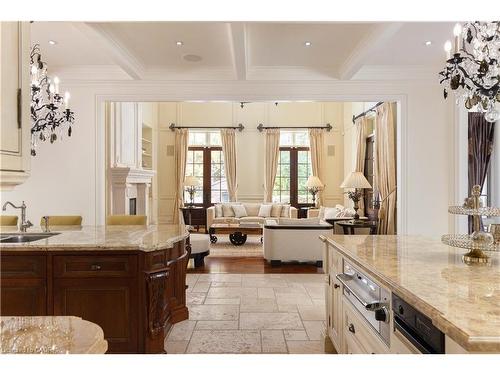 1081 Argyle Drive, Oakville, ON - Indoor Photo Showing Kitchen