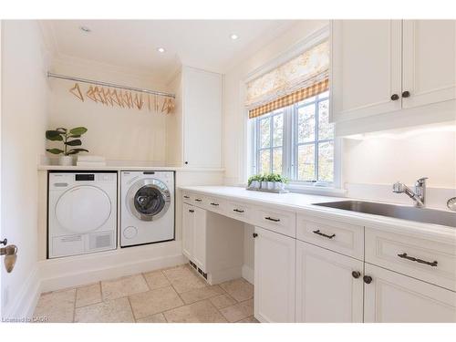 1081 Argyle Drive, Oakville, ON - Indoor Photo Showing Laundry Room