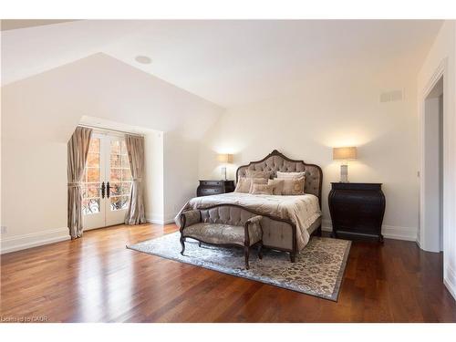 1081 Argyle Drive, Oakville, ON - Indoor Photo Showing Bedroom