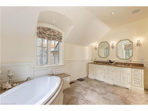 1081 Argyle Drive, Oakville, ON - Indoor Photo Showing Bathroom
