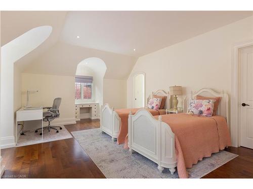 1081 Argyle Drive, Oakville, ON - Indoor Photo Showing Bedroom