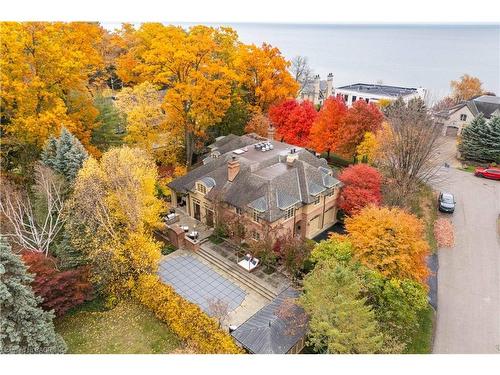 1081 Argyle Drive, Oakville, ON - Outdoor