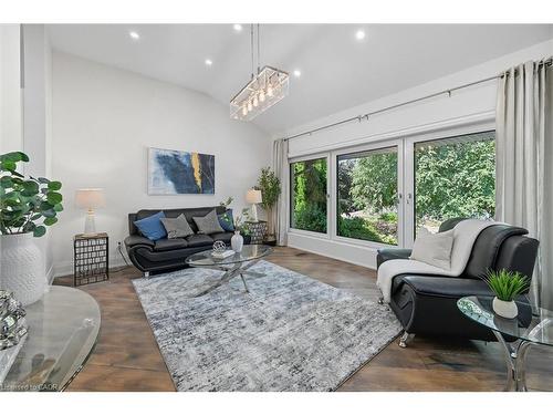 568 Dynes Road, Burlington, ON - Indoor Photo Showing Living Room