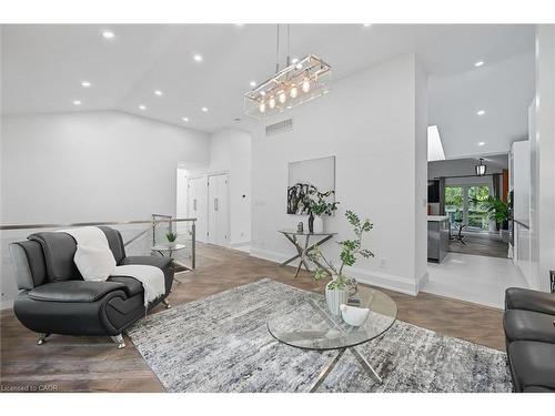 568 Dynes Road, Burlington, ON - Indoor Photo Showing Living Room