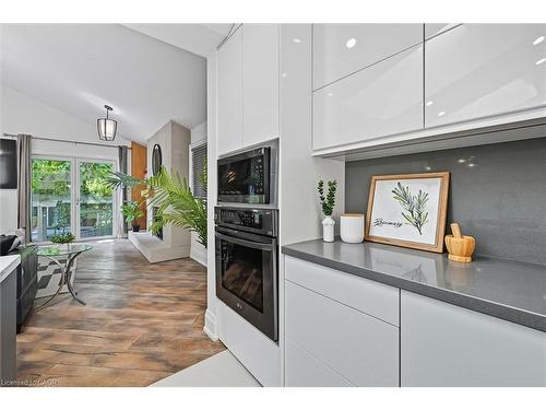 568 Dynes Road, Burlington, ON - Indoor Photo Showing Kitchen
