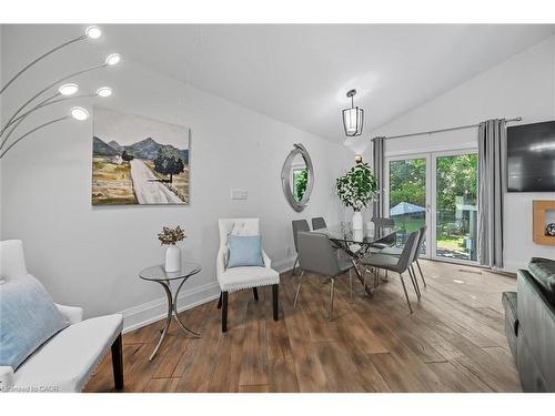 568 Dynes Road, Burlington, ON - Indoor