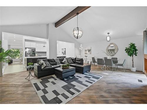568 Dynes Road, Burlington, ON - Indoor Photo Showing Living Room