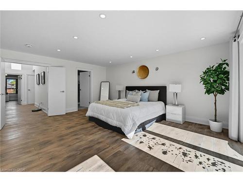 568 Dynes Road, Burlington, ON - Indoor Photo Showing Bedroom