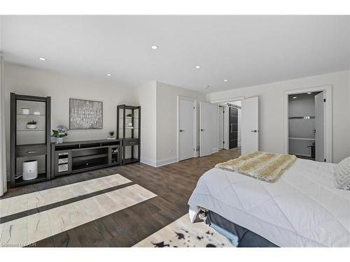 568 Dynes Road, Burlington, ON - Indoor Photo Showing Bedroom