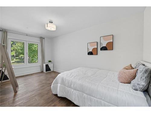 568 Dynes Road, Burlington, ON - Indoor Photo Showing Bedroom