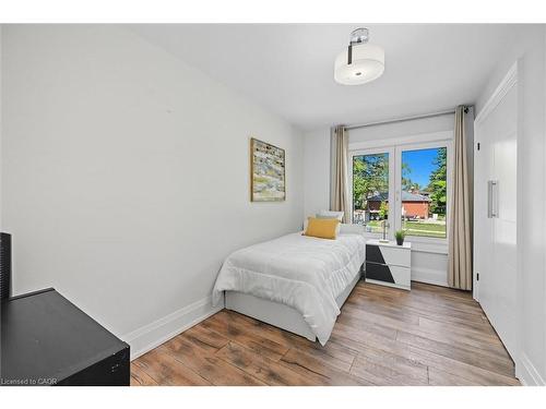 568 Dynes Road, Burlington, ON - Indoor Photo Showing Bedroom