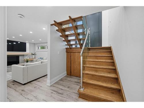 568 Dynes Road, Burlington, ON - Indoor Photo Showing Other Room