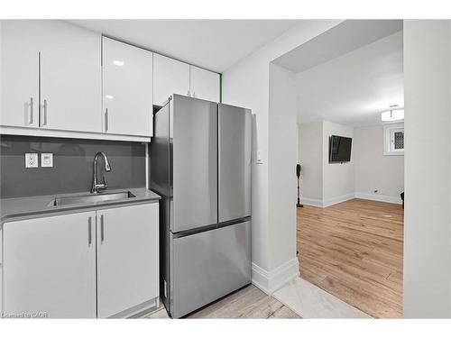 568 Dynes Road, Burlington, ON - Indoor Photo Showing Kitchen