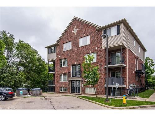 32-950 Highland Drive W Kitchener, ON N2N 0A5