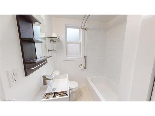 405-1544 King Street E, Hamilton, ON - Indoor Photo Showing Bathroom