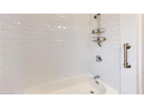 405-1544 King Street E, Hamilton, ON - Indoor Photo Showing Bathroom