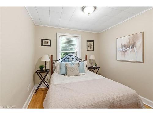 76 East 15Th Street, Hamilton, ON - Indoor Photo Showing Bedroom