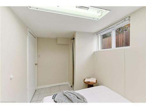 76 East 15Th Street, Hamilton, ON - Indoor Photo Showing Bedroom