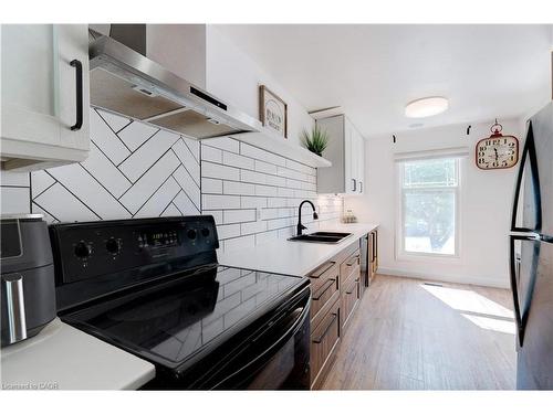 2261 Leominster Drive, Burlington, ON - Indoor Photo Showing Kitchen