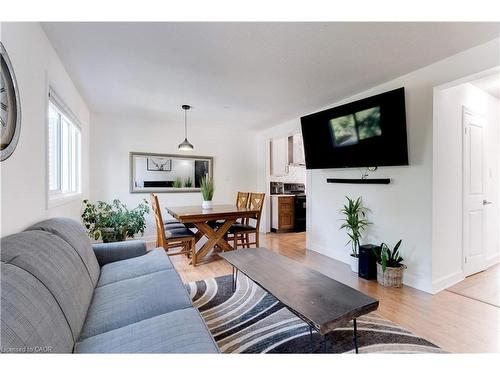 2261 Leominster Drive, Burlington, ON - Indoor Photo Showing Living Room