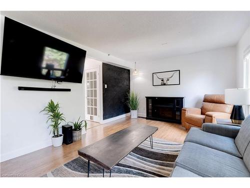 2261 Leominster Drive, Burlington, ON - Indoor Photo Showing Living Room