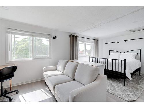 2261 Leominster Drive, Burlington, ON - Indoor