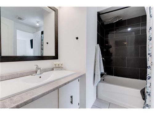2261 Leominster Drive, Burlington, ON - Indoor Photo Showing Bathroom