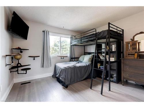 2261 Leominster Drive, Burlington, ON - Indoor Photo Showing Bedroom