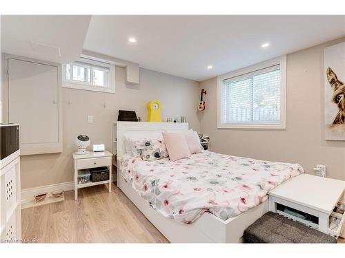 2261 Leominster Drive, Burlington, ON - Indoor Photo Showing Bedroom