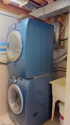 Kitchener, ON - Indoor Photo Showing Laundry Room
