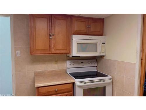 Kitchener, ON - Indoor Photo Showing Kitchen