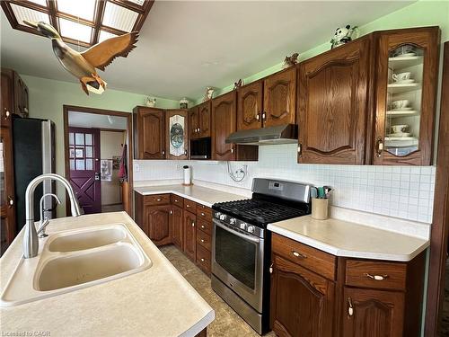 9729 York Road, West Lincoln, ON - Indoor Photo Showing Kitchen With Double Sink