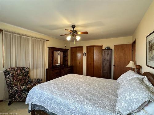 9729 York Road, West Lincoln, ON - Indoor Photo Showing Bedroom