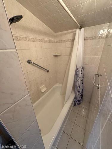 304 Park Street, Hamilton, ON - Indoor Photo Showing Bathroom