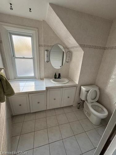 304 Park Street, Hamilton, ON - Indoor Photo Showing Bathroom