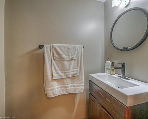 81 Beechwood Avenue, Hamilton, ON - Indoor Photo Showing Bathroom