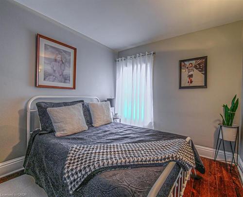 81 Beechwood Avenue, Hamilton, ON - Indoor Photo Showing Bedroom