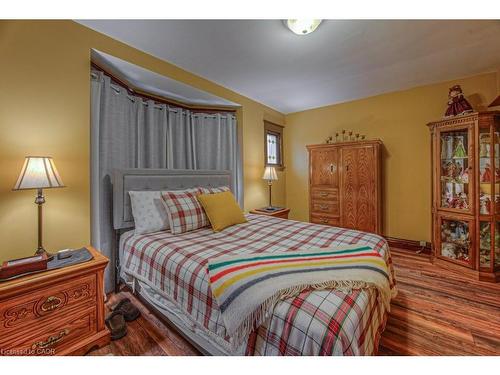 81 Beechwood Avenue, Hamilton, ON - Indoor Photo Showing Bedroom