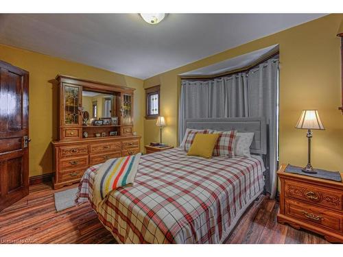 81 Beechwood Avenue, Hamilton, ON - Indoor Photo Showing Bedroom