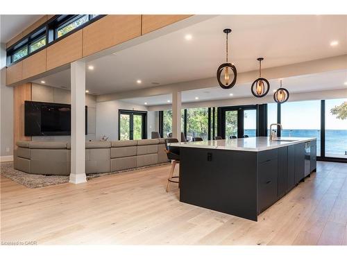 121 Edgecliffe Place, Burlington, ON - Indoor Photo Showing Kitchen