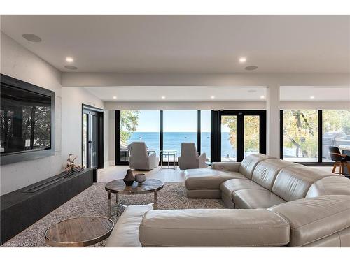 121 Edgecliffe Place, Burlington, ON - Indoor Photo Showing Living Room