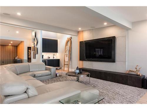 121 Edgecliffe Place, Burlington, ON - Indoor Photo Showing Living Room