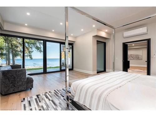 121 Edgecliffe Place, Burlington, ON - Indoor Photo Showing Bedroom