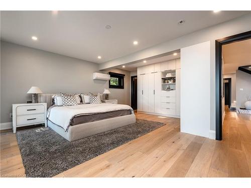 121 Edgecliffe Place, Burlington, ON - Indoor Photo Showing Bedroom