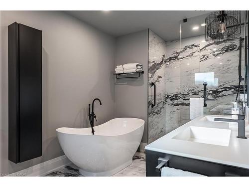 121 Edgecliffe Place, Burlington, ON - Indoor Photo Showing Bathroom